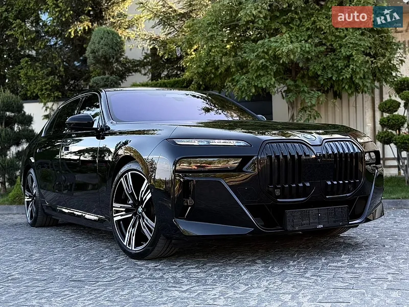 BMW i7