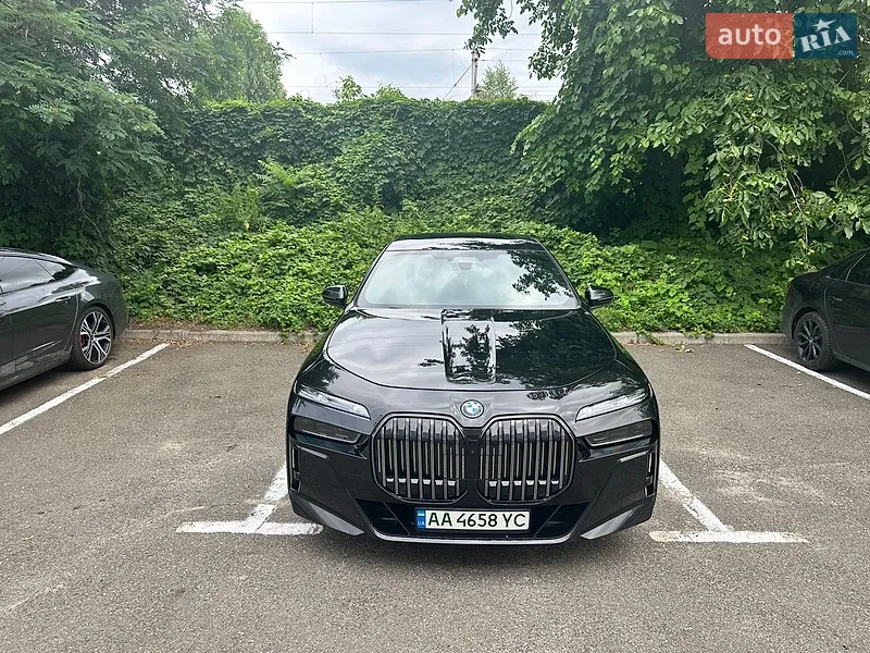 BMW i7