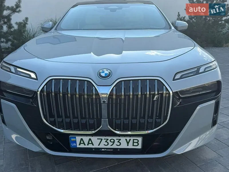 BMW i7