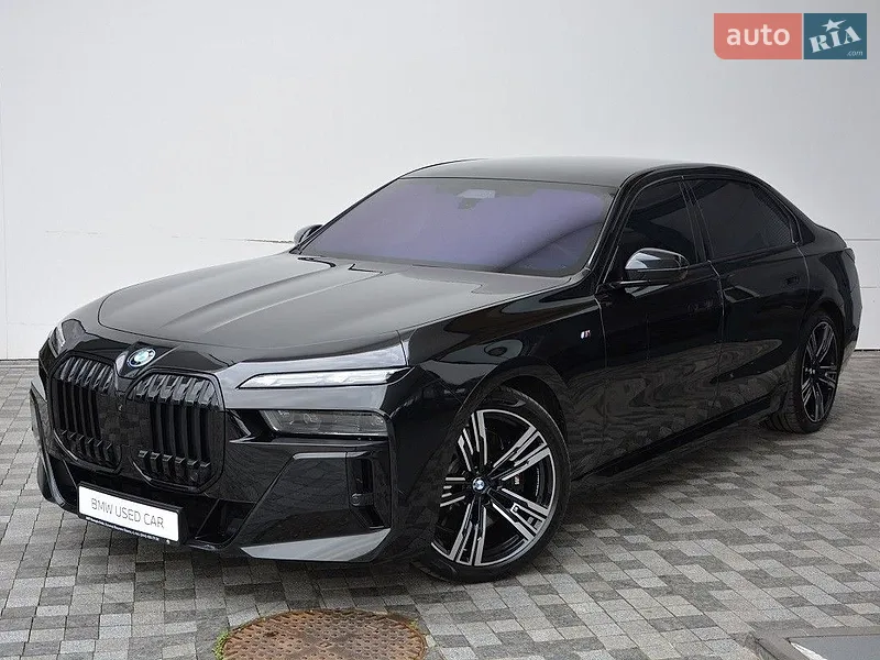 BMW i7