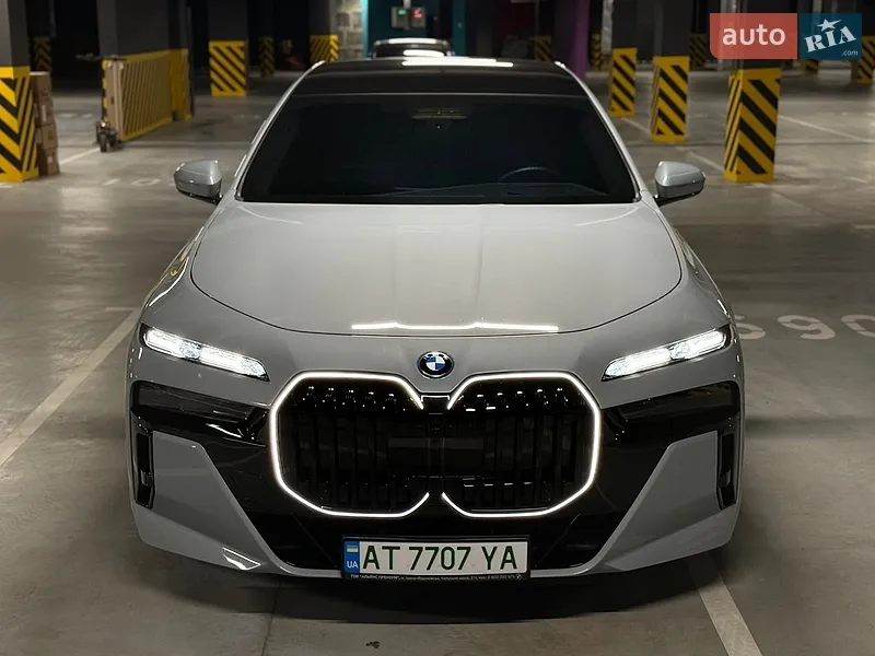 BMW i7