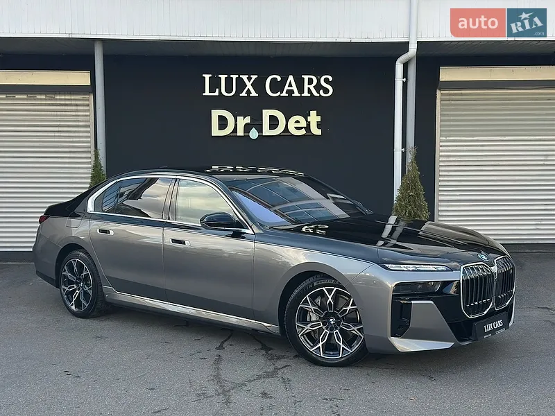 BMW i7