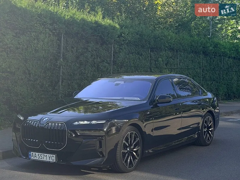 BMW i7