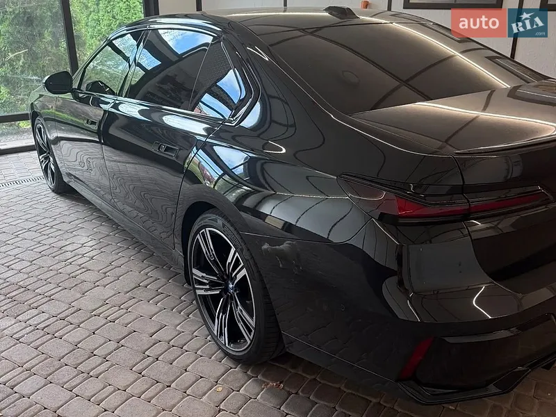 BMW i7