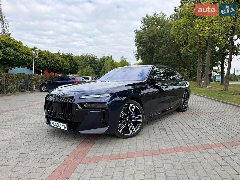 BMW i7