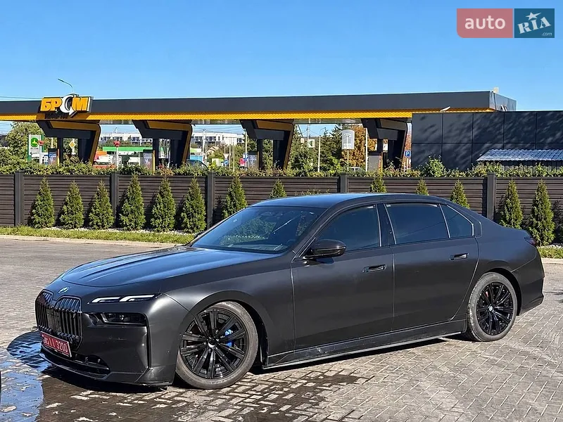 BMW i7