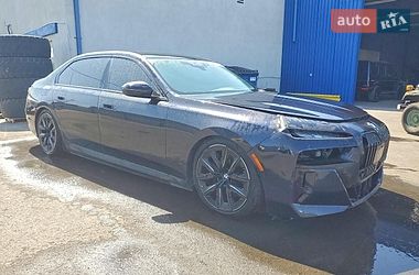Седан BMW i7 2025 в Киеве
