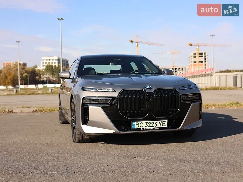 BMW i7