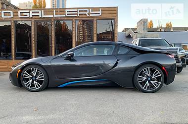 Седан BMW i8 2015 в Киеве