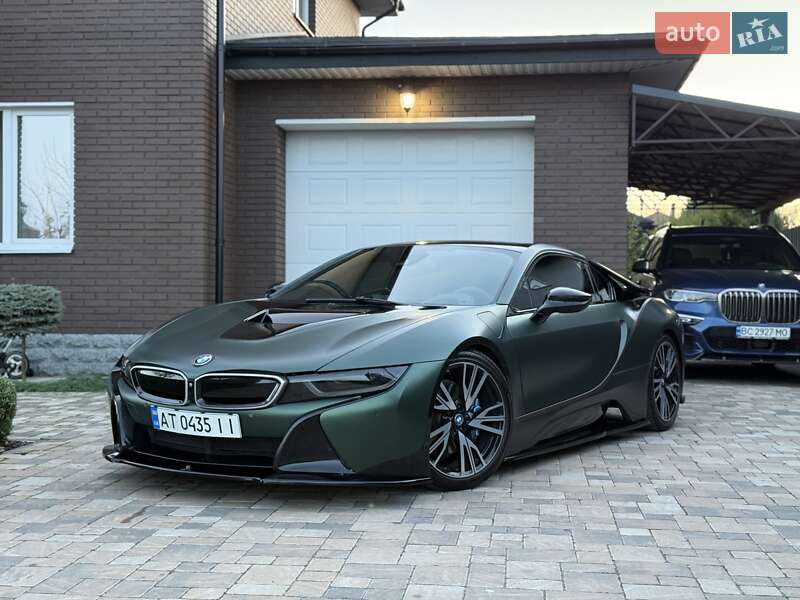 Купе BMW i8 2016 в Киеве фото 3 Купе BMW i8 2016 в Киеве