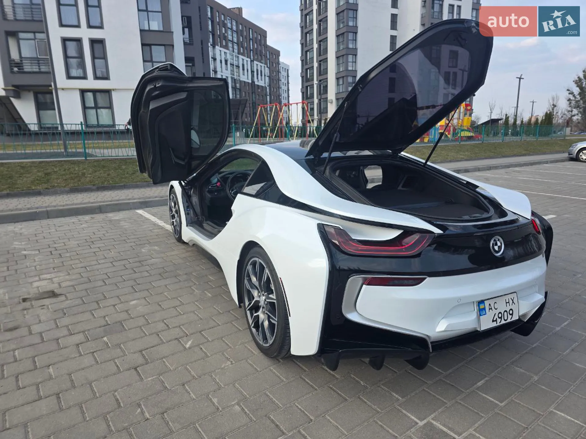 2015 BMW i8 - мініатюра 14