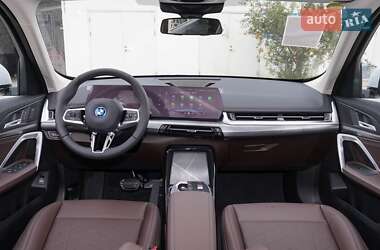 Внедорожник / Кроссовер BMW iX1 2025 в 