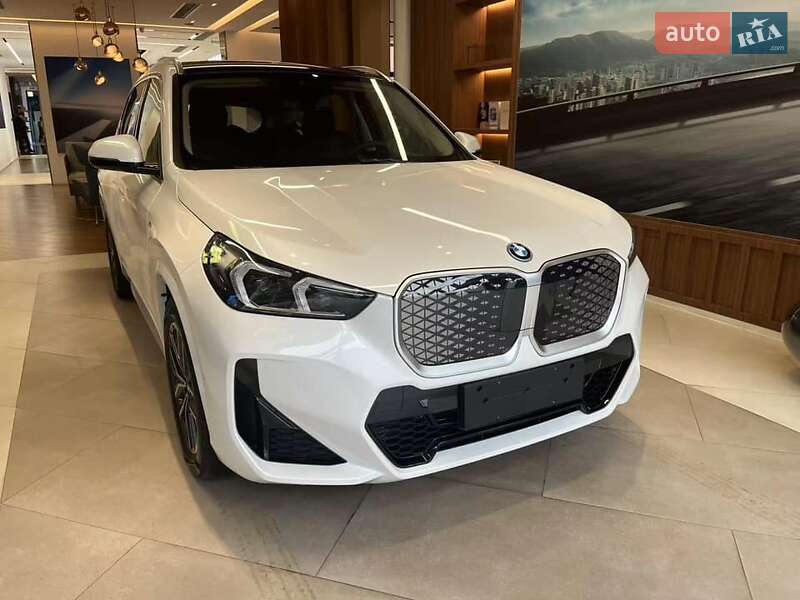 Внедорожник / Кроссовер BMW iX1 2025 в 