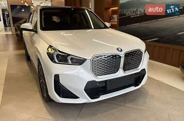Внедорожник / Кроссовер BMW iX1 2025 в 