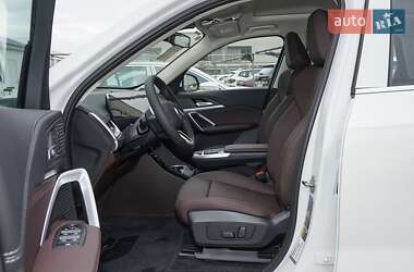 Внедорожник / Кроссовер BMW iX1 2025 в 
