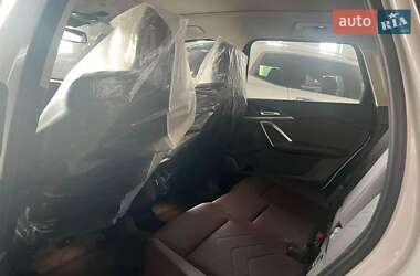 Внедорожник / Кроссовер BMW iX1 2025 в 