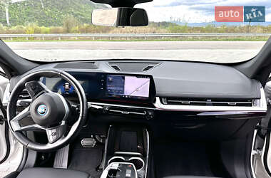 Позашляховик / Кросовер BMW iX1 2024 в 