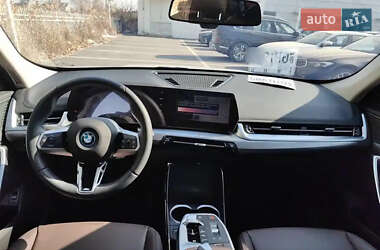 Внедорожник / Кроссовер BMW iX1 2025 в 