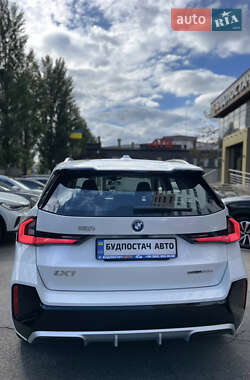 Внедорожник / Кроссовер BMW iX1 2024 в 