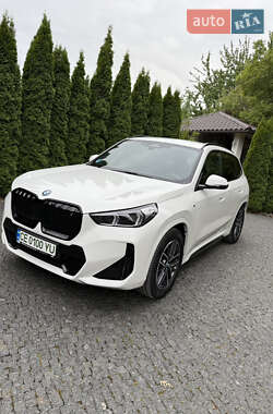 Внедорожник / Кроссовер BMW iX1 2023 в 