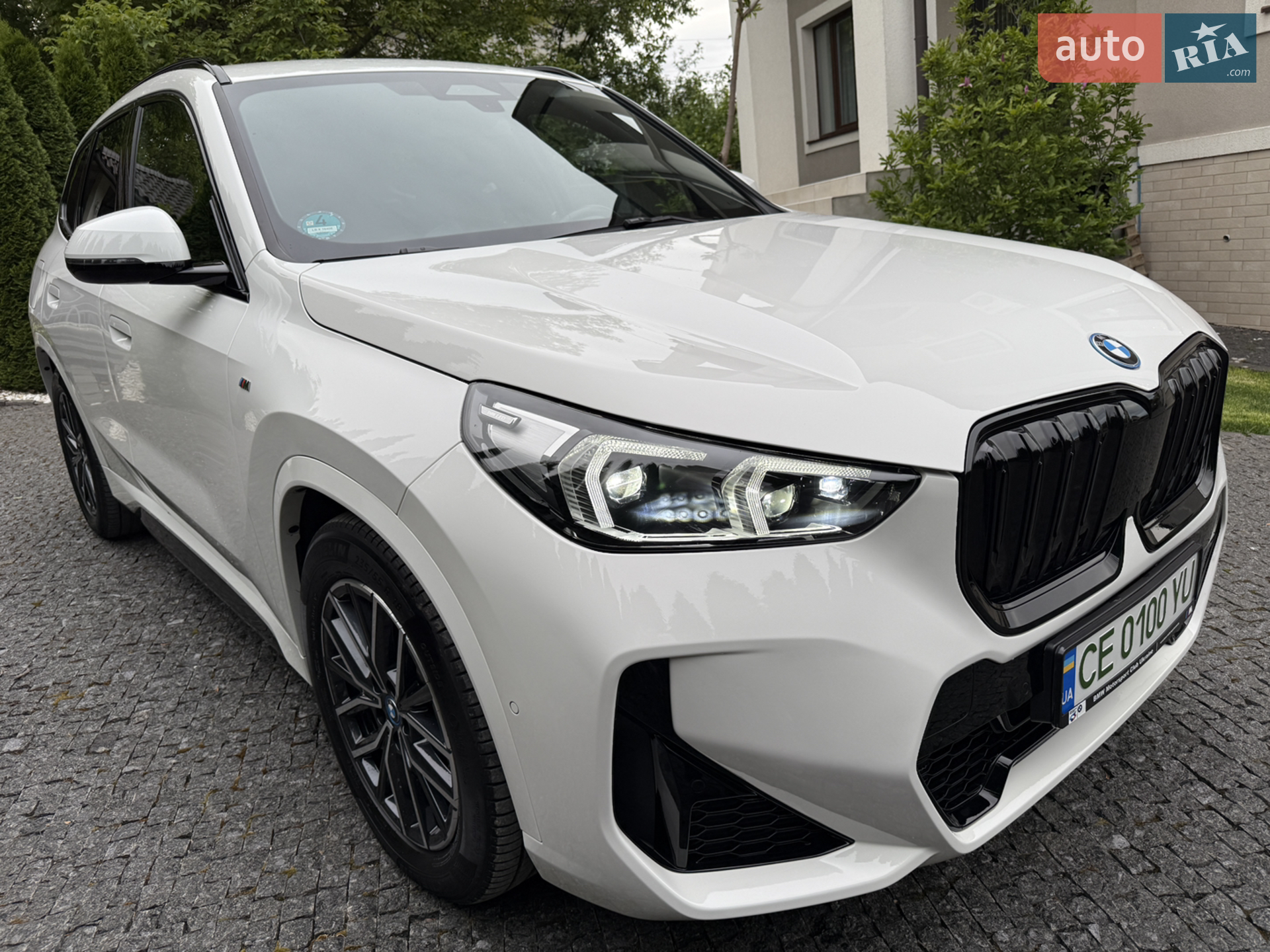 2023 BMW iX1 - мініатюра 2