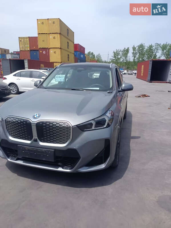 Внедорожник / Кроссовер BMW iX1 2023 в 