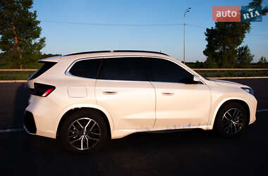 Позашляховик / Кросовер BMW iX1 2023 в 