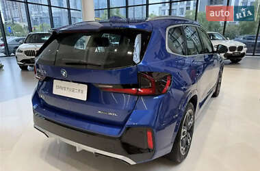 Позашляховик / Кросовер BMW iX1 2023 в 
