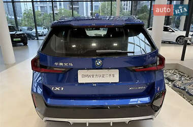 Позашляховик / Кросовер BMW iX1 2023 в 