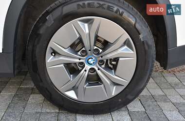 Позашляховик / Кросовер BMW iX1 2024 в 