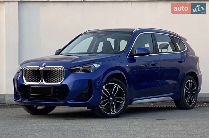 Внедорожник / Кроссовер BMW iX1 2023 в 
