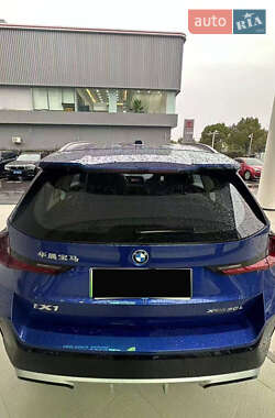 Внедорожник / Кроссовер BMW iX1 2023 в 