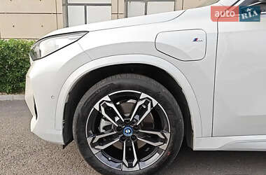 Внедорожник / Кроссовер BMW iX1 2023 в 