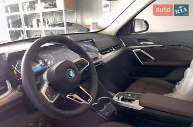 Внедорожник / Кроссовер BMW iX1 2025 в 