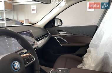 Внедорожник / Кроссовер BMW iX1 2025 в 