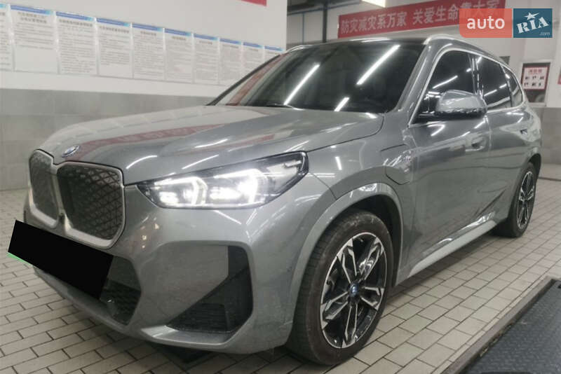 BMW iX1 2023
