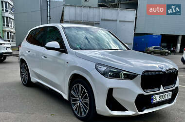 Внедорожник / Кроссовер BMW iX1 2023 в 