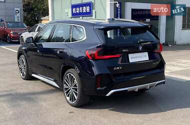 Внедорожник / Кроссовер BMW iX1 2024 в 
