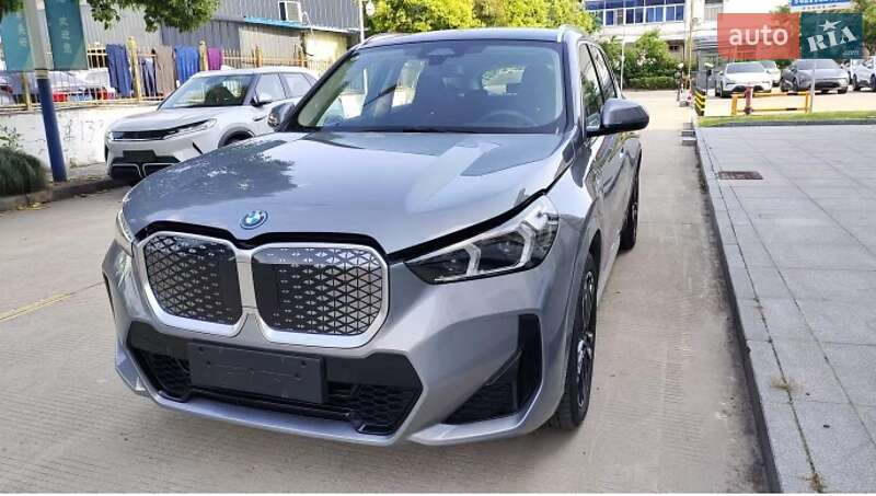 Внедорожник / Кроссовер BMW iX1 2024 в 