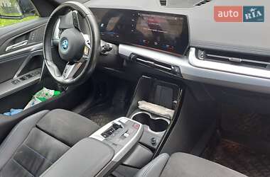Внедорожник / Кроссовер BMW iX1 2022 в 