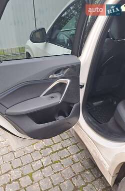 Внедорожник / Кроссовер BMW iX1 2022 в 