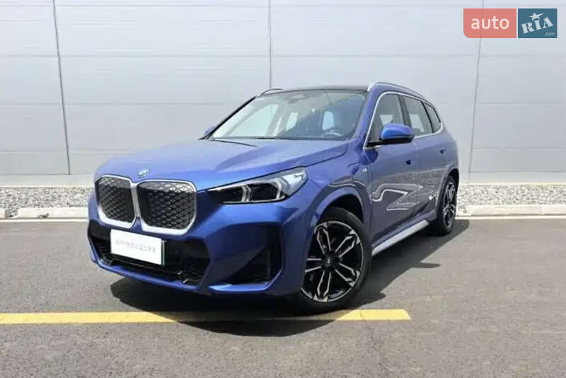 Внедорожник / Кроссовер BMW iX1 2023 в 