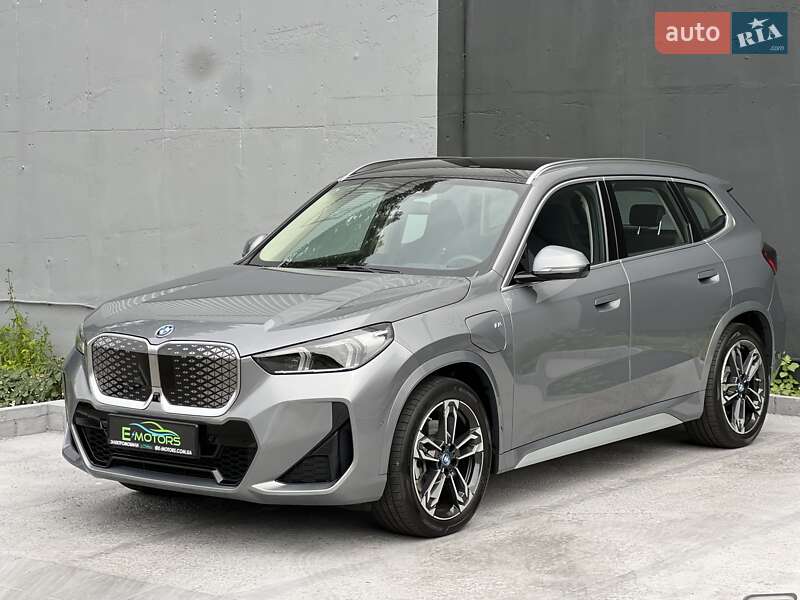 Внедорожник / Кроссовер BMW iX1 2024 в 