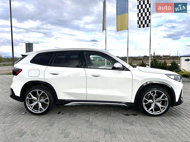 Позашляховик / Кросовер BMW iX1 2024 в Хусті