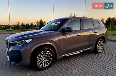 Внедорожник / Кроссовер BMW iX1 2023 в 