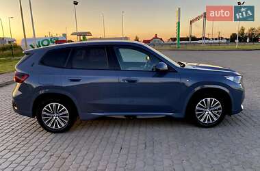 Внедорожник / Кроссовер BMW iX1 2023 в 