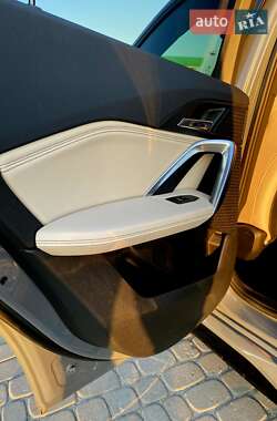 Внедорожник / Кроссовер BMW iX1 2023 в 