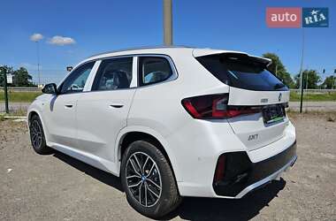 Позашляховик / Кросовер BMW iX1 2025 в 