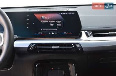 Позашляховик / Кросовер BMW iX1 2024 в 