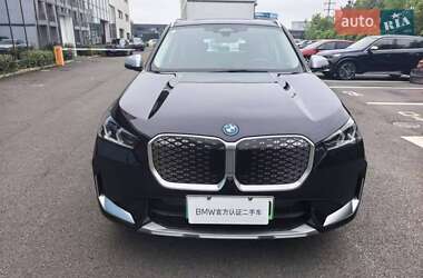 Позашляховик / Кросовер BMW iX1 2024 в 